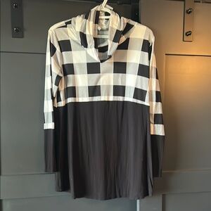 Acting Pro Black and White Checkered Long Sleeve Top